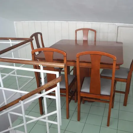 Capsulehotel Casa Augusta Al Braga